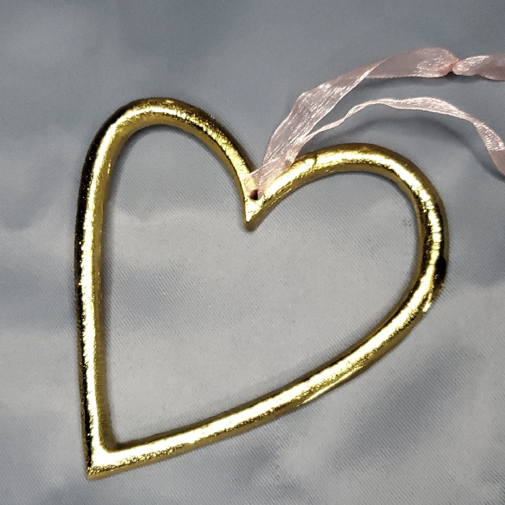 NWOT Chic Gold‎ Metal Heart Decoration with Ribbon
